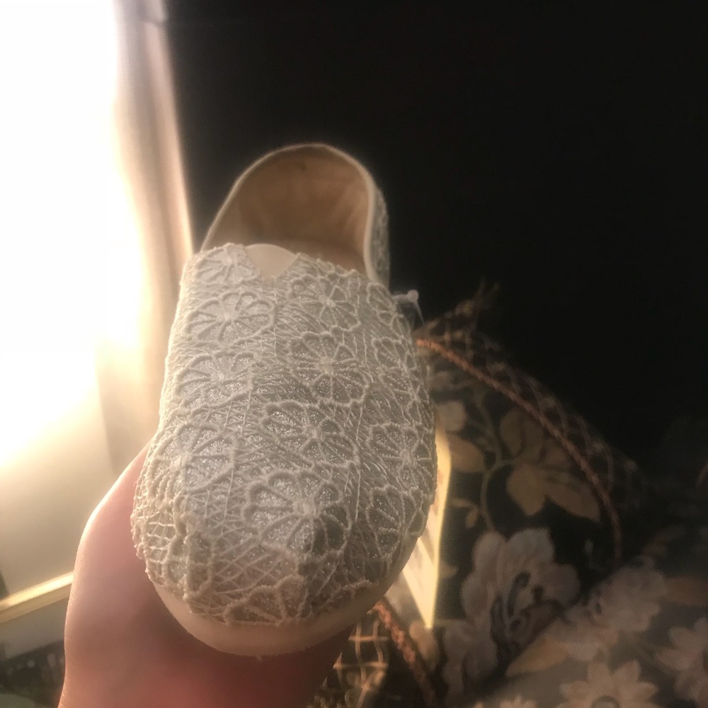 Toms! - Picture 4 of 5